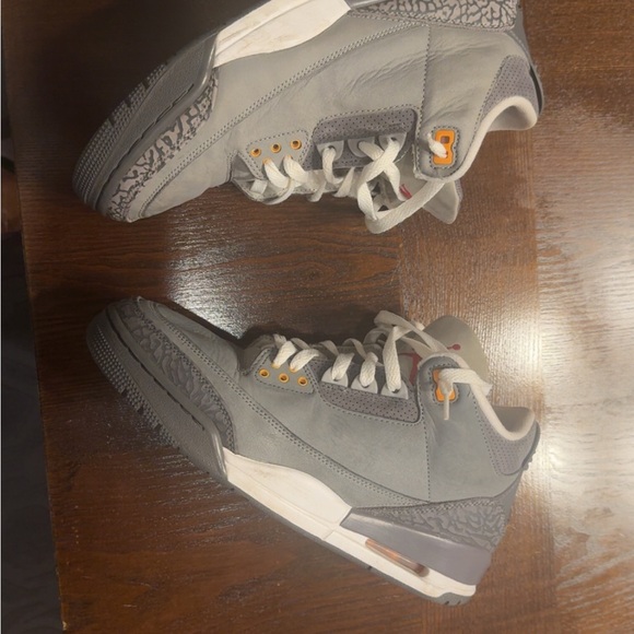 Jordan 3 Wolf Grey Used size 9 - Picture 3 of 5